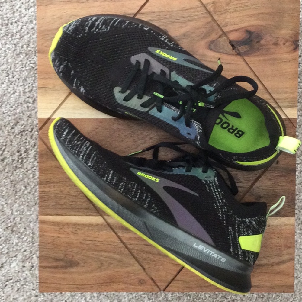 Brooks Levitate 4 Black/Neon Yellow, Women’s Size 8 Running Sneaker, like new